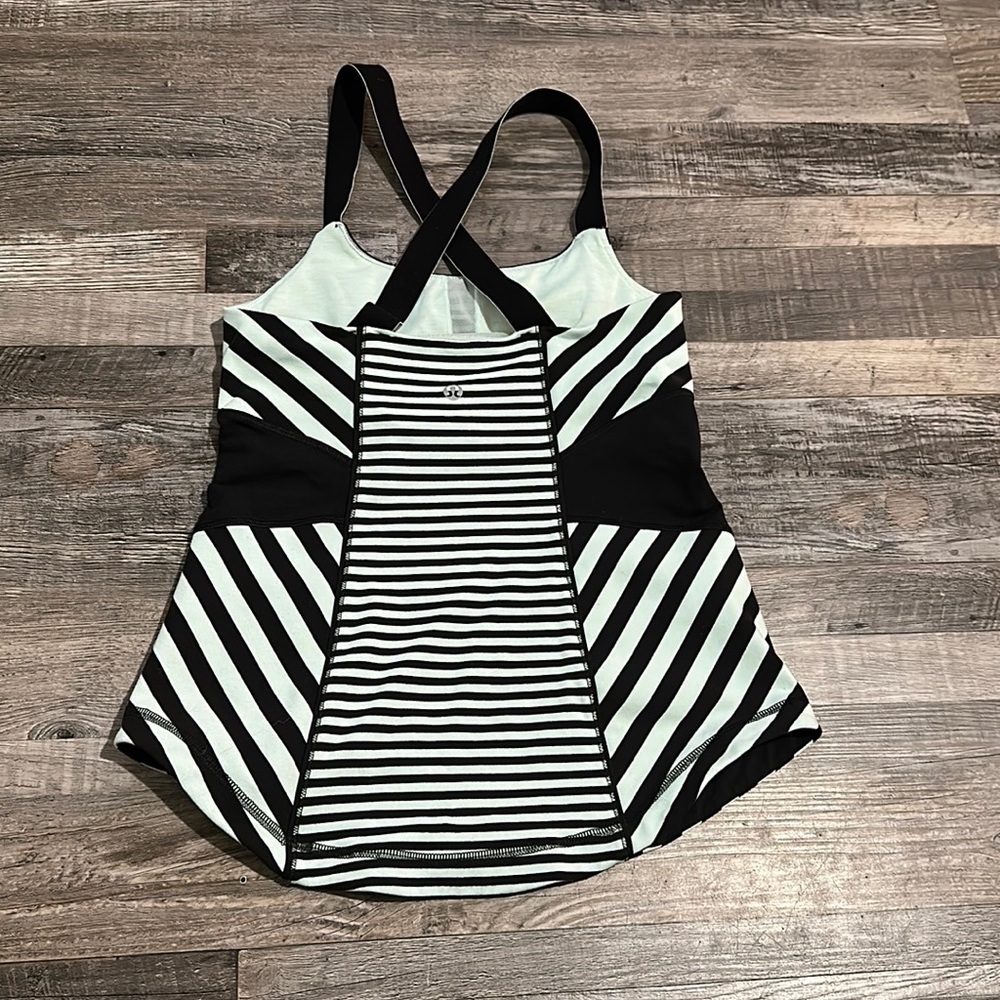 Lululrmon tank top stripped